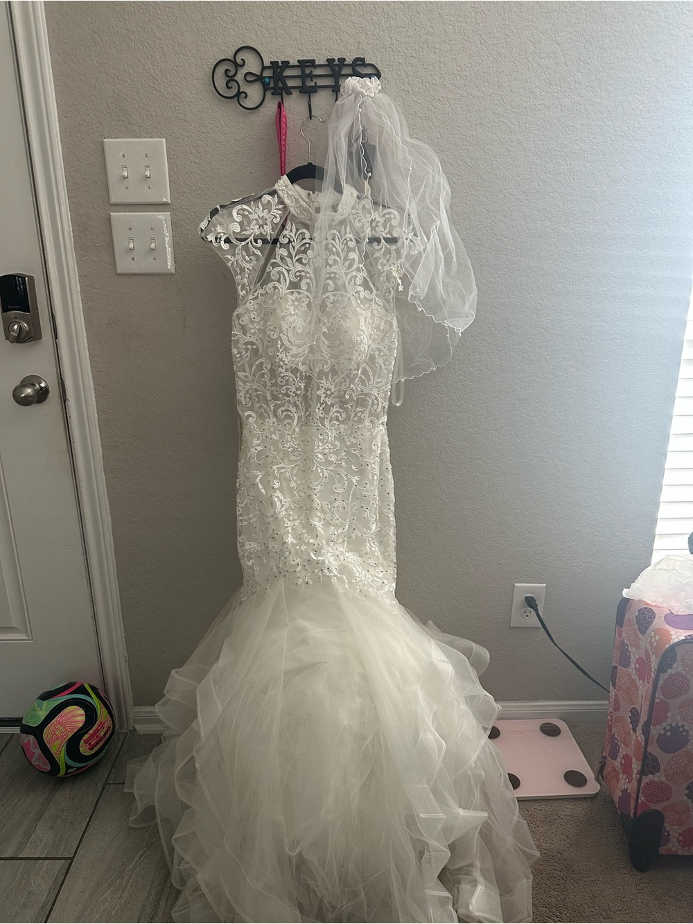 Elegant White Lace Mermaid Bridal Gown with Tulle Skirt
